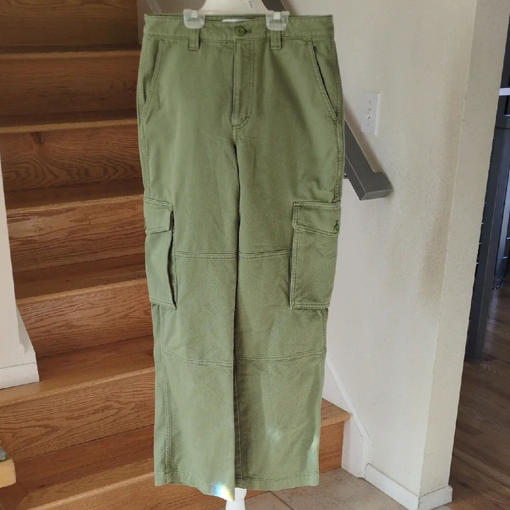 Aritzia TNA Green Women's Cargo Pants - Picture 1 of 10